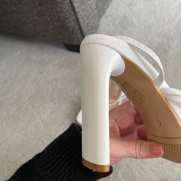White heels - Picture 7 of 7